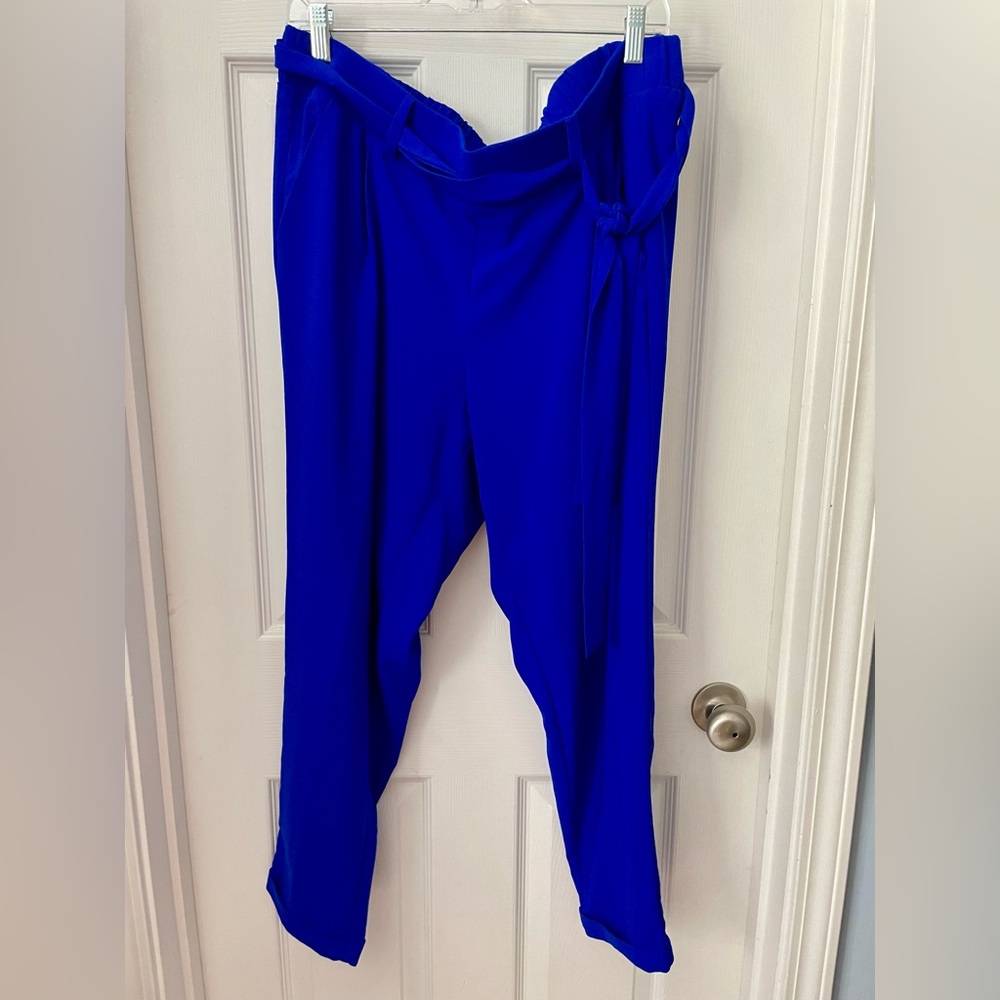 Torrid, size 1 (1x), royal blue crepe cropped dress pants.